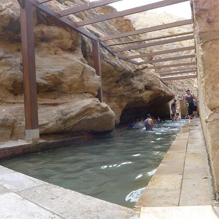 Afra Hot Springs Chalets At-Tafilah Exterior photo