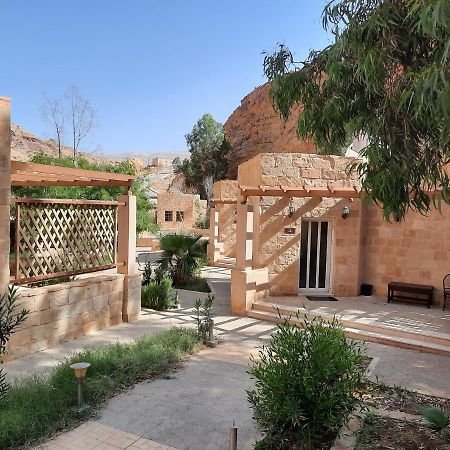 Afra Hot Springs Chalets At-Tafilah Exterior photo