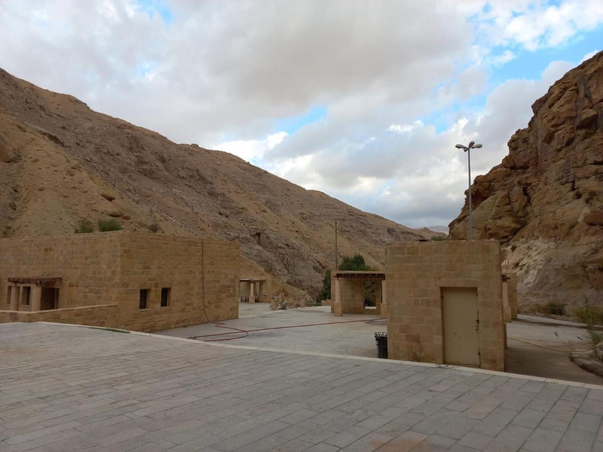 Afra Hot Springs Chalets At-Tafilah Exterior photo