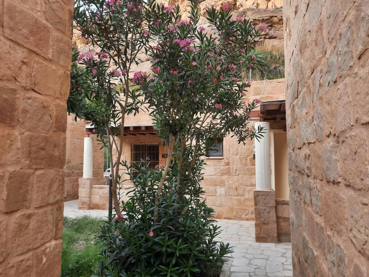 Afra Hot Springs Chalets At-Tafilah Exterior photo